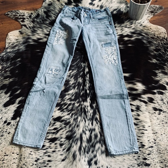 Silver Jeans - Picture 8 of 8